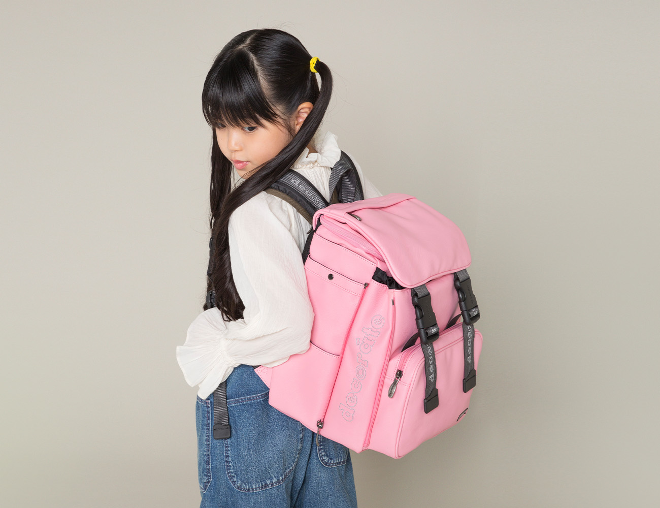 上質な素材感が魅力の子ども向け多機能バックパック［Pied］